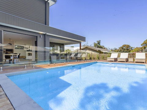 Pool And Spa - 300m Walk To Beach - Travel Search 0