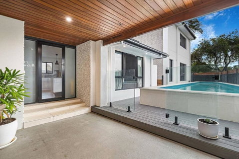 Pool House Hideaway - Tourism Guide 0