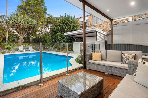 Pool Side Luxury Pet Friendly - Walk To The Beach - Cruises Travel 1
