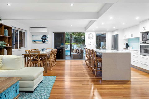 Pool Side Luxury Pet Friendly - Walk To The Beach - Cruises Travel 2