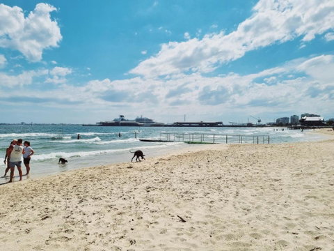 Port Melbourne Dog Beach Stays - Tourism Guide 2