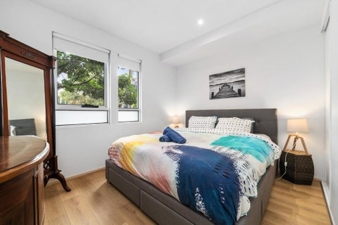 Port Melbourne Dog Beach Stays - Tourism Guide 3