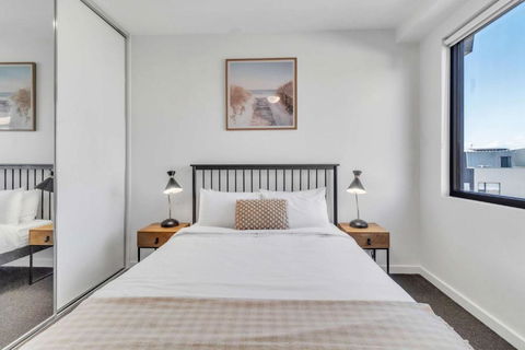 Portside Paradise - Steps Away From The Port - Travel Search 2