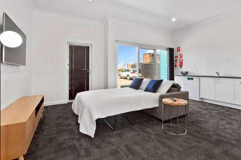 Port Lincoln Shark Apartment 6 - Travel Search 3