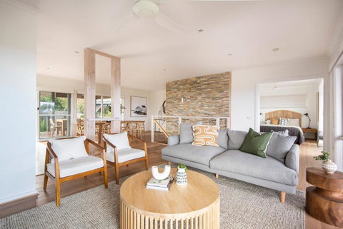 Perfect Peninsula Base With Heated Pool And Spa - Travel Agents 1