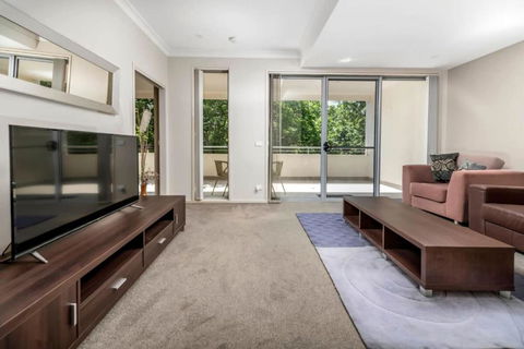 Quiet Apartment In Braddon ACT - Cruises Travel 3