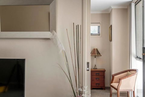 Quiet Apartment In Braddon ACT - Cruises Travel 1
