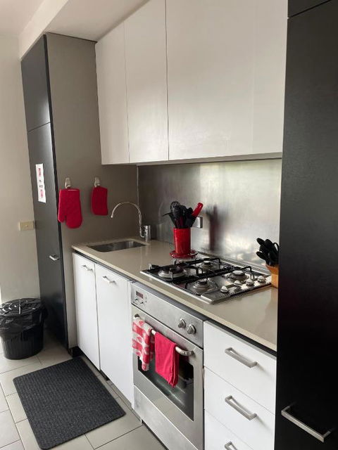 Radiance - Chic Fitzroy Street Apartment - Tourism Guide 2