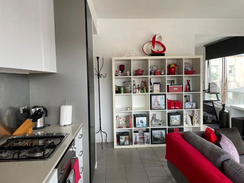 Radiance - Chic Fitzroy Street Apartment - Tourism Guide 3
