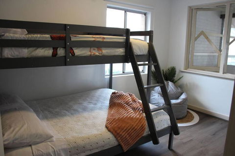 Raeside Home - Travel Search 3