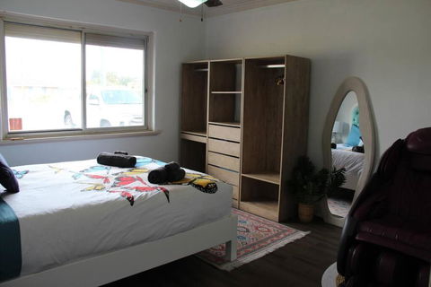 Raeside Home - Travel Search 1