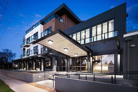 Quality Hotel Lakeside - Travel Agents 1