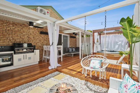 Private Outdoor Spa, Fire Pit - THE RETREAT COOLUM BEACH - Travel Search 2