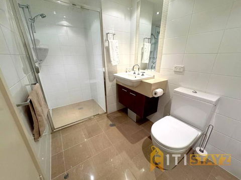 Pretty Penthouse - Close To ANU - Cruises Travel 2
