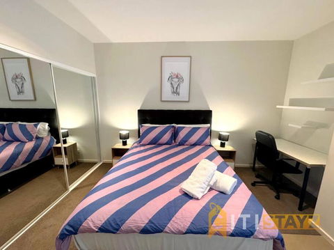 Pretty Penthouse - Close To ANU - Cruises Travel 3