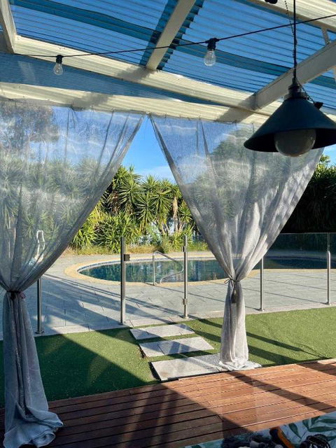 Prime Glen Huntly Beauty - 4BR Family Home W Pool - Travel Agents 1