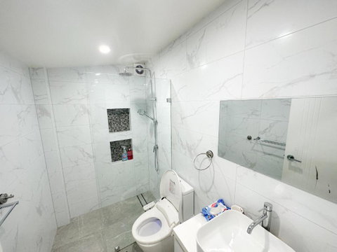 Private, Local Living Studio In Mascot, Airport - Tourism Guide 1