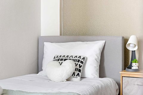 Private Single Room - Conveniently Located At Glebe - Shared Bathroom - Cruises Travel 1