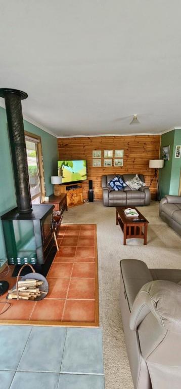 Prom Coast - Beach Abode - Sandy Point - Travel Search 3