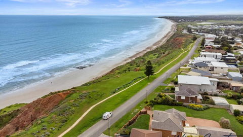 Puesta De Sol Apartment By Wine Coast Holidays - Travel Agents 1