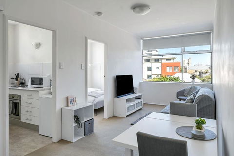 Quaint 1BD On The Doorstep Of Manly Beach - Cruises Travel 2