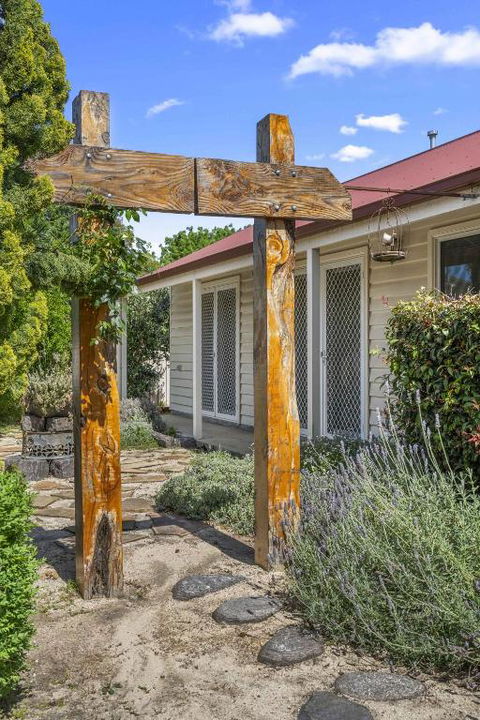 Quaint Garden Oasis With Free Parking - Travel Agents 2