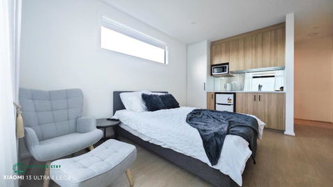 Queen Bed Stylish Suite With TV - Room 12 - Travel Search 2