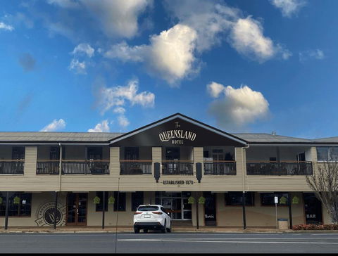 Queensland Hotel - Tourism Guide 1