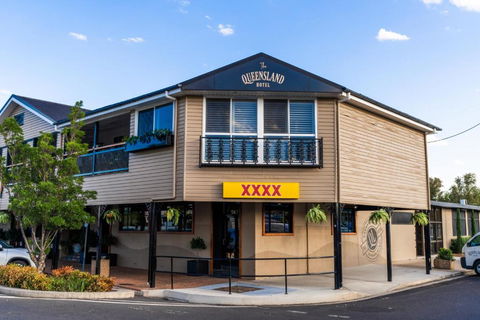 Queensland Hotel - Tourism Guide 0