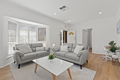 Quiet 2-Bed Retreat With Private Courtyard - Tourism Guide 0