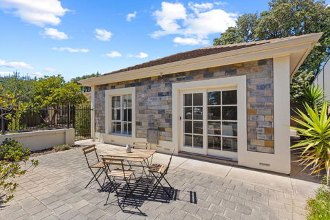Quiet 2-Bed Retreat With Private Courtyard - Tourism Guide 3