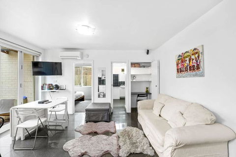 Quiet And Peaceful Beachside 1BR Retreat W Parking - Tourism Guide 0