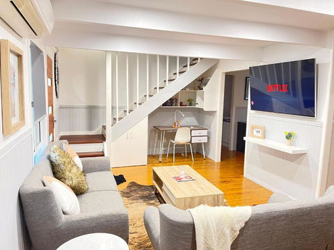 Quiet, Cozy And Calm 3 Bedroom House. - Tourism Guide 0
