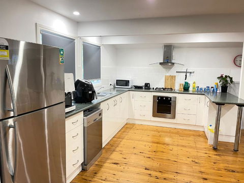 Quiet, Cozy And Calm 3 Bedroom House. - Tourism Guide 2