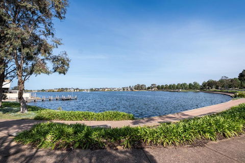 Quite&beautiful 4br2ba House By Sanctuary Lake - Travel Search 0