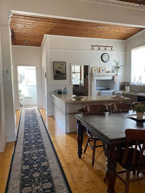 R&R Blue Diamond Luxury Cottage Maryborough, Vic - Tourism Guide 3