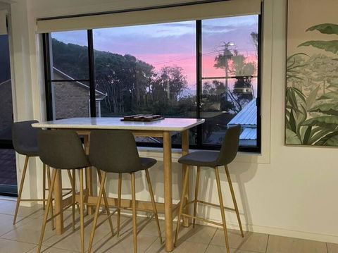 Rainbow Beachhouse - Deluxe, Pristine Location - Travel Agents 1