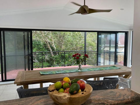 Rainbow Beachhouse - Deluxe, Pristine Location - Travel Agents 2