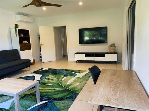 Rainbow Beachhouse - Deluxe, Pristine Location - Travel Agents 3