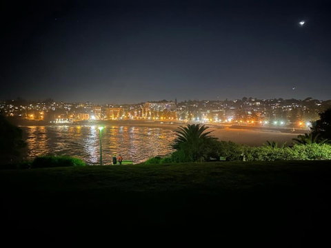 Randwick Luxury 2 Bed Apt - Tourism Guide 3