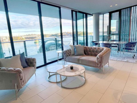RARE Luxury Waterfront Living - Tourism Guide 0