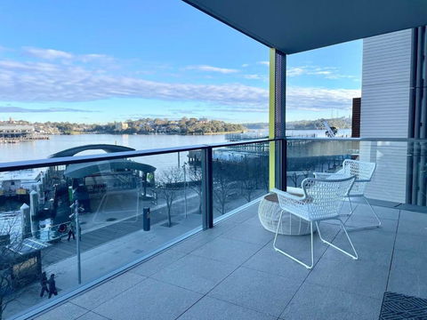 RARE Luxury Waterfront Living - Tourism Guide 1