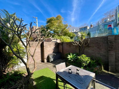 Rear Garden Suite - Travel Search 0