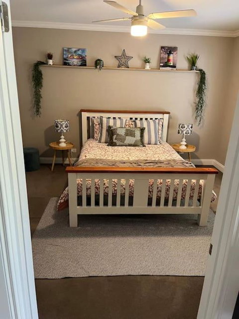 Quiet Family Retreat Getaway - Wildlife Park, Sovereign Hill, Kryall Castle And City At Your Door - Modern House, 8 Guests, 4 Bedrooms, 5 Beds - Travel Agents 1