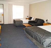 Asters On James Motor Inn - Cruises Travel