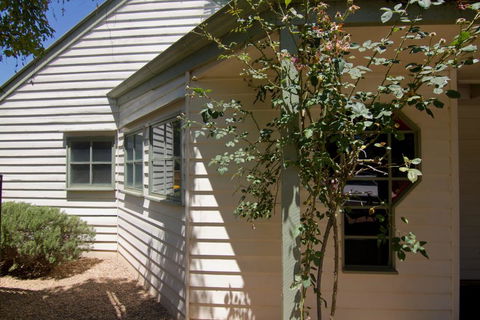 Atticus Cottage - Tourism Guide 0