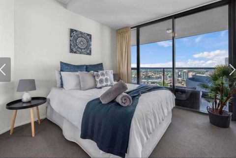 AU1 - Long Stay W Balcony RiverViews Fast WiFi - Tourism Guide 3