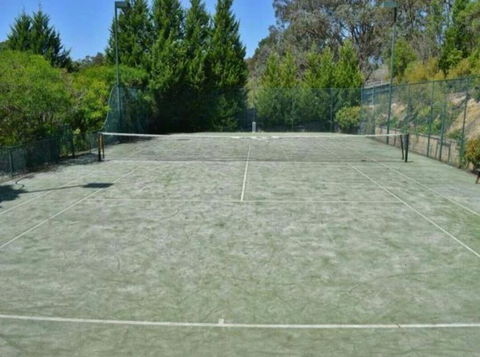 Aullywood Ringwood - Tourism Guide 1