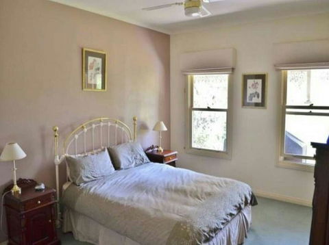 Aullywood Ringwood - Tourism Guide 3