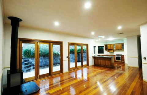 Aullywood Ringwood - Tourism Guide 0